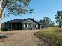 The Caretakers Cottage- Tranquil countryside escape โรงแรมในซิงเกิลตัน