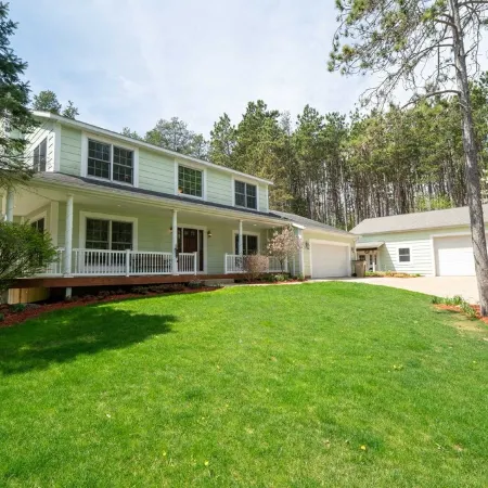 Team house! Spacious 7-bedroom house, fitness room and WiFi in lovely Rockford