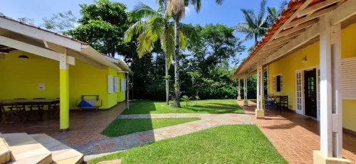 House with Incredible Pool Very Close to the Beach