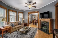 NEW 1st Floor Victorian Flat in Downtown Kalamazoo