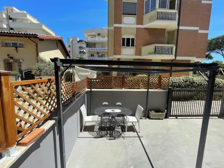 Cozy retreat 300mt from the Sea, Your corner of Relax and Comfort in Neptune! Отели в г. Неттуно