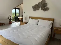 Contemporary apartment bordering orchards and vineyards in the Garden of England Hotels in Faversham