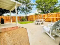 The Stay on Main/Modern Cottage/1 mi. to Old Town!