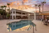 Best Western InnSuites Tucson Foothills Hotel  Suites - Pool