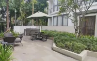 Tranquil And Modern Haven 2Br At The Rosebay Apartment - 4-Star