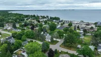 Colorful & Fun 3br/2ba GEM in East Tawas - Close to Sand, Shops, and Sunrises!