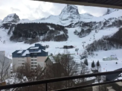 Appt ski Gourette résidence Christania 2000 2eme étage appt12 avec local a ski