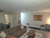 3 Bedroom 2 Bathroom Cozy, Condo in Laurel, Maryland - Central Location Hotels in Laurel