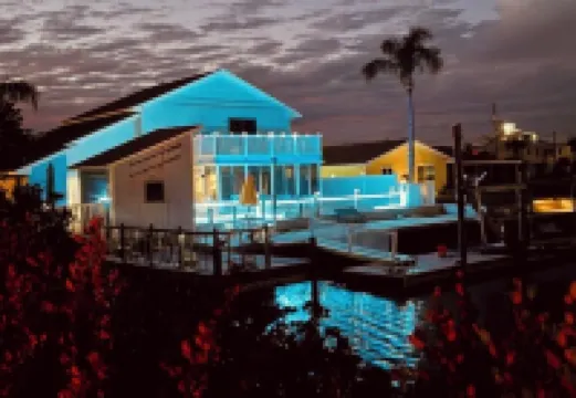 Charming Ocean Front 3-bedroom and 4 Bath  with WiFi and AC in Hernando Beach