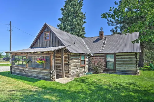 Montana Retreat Original Hamilton Log Cabin!