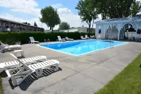 Auberge le Parasol - piscina