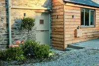 A beautiful luxury apartment 2.5 miles from Fowey - Dog friendly. Hotels in Par