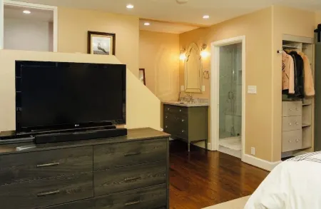 Amazing Apartment attached to historic home in Pasadena! Отели рядом с достопримечательностью «Арлингтон Гарден ин Пасадина»