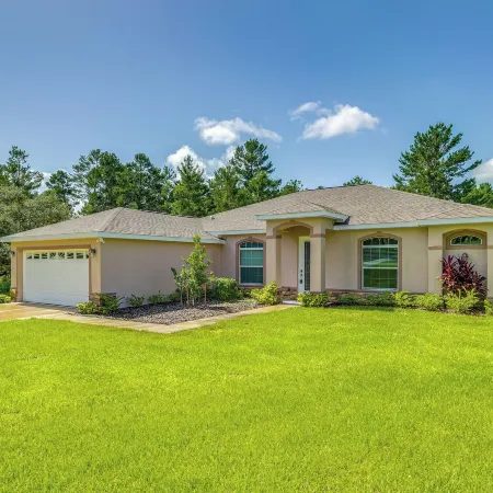 5 Mi to Weeki Wachee Springs! Poolside Retreat