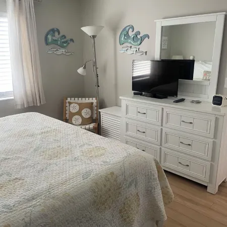 Get Away Now! St. Augustine Beach A1A Beach Blvd -  King Bed/Master Br!!