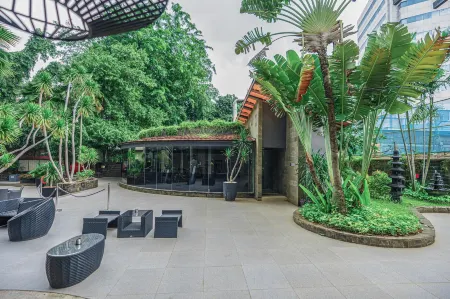 Hotel Kimaya Slipi Jakarta by Harris Отели рядом с достопримечательностью «Музей текстиля»