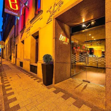 Bohem Art Hotel Отели рядом с достопримечательностью «Мост Эржебет»