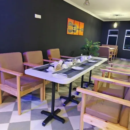 Emirishoi Cottages & Garden Bistro Отели в г. Нарок