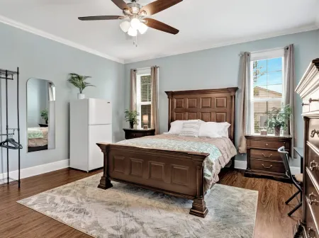 Spacious 5BR Corporate Home/Ideal for Work Crews & Long Stays/Centrally located