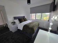 5 Beds 7 Guests Private Garden Free Parking Hotels in Daybrook