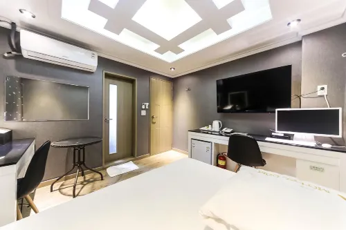 Calm Rest Hotel Masan