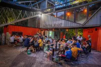 YesHue Eco Waterfall Retreat Отели в г. Huong Phu