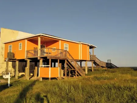 Sun Kissed Retreat, FRONT ROW! BEACHFRONT! BEAUTY!