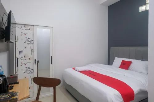 RedDoorz Syariah Near Unimus Semarang Hotel a Tembalang