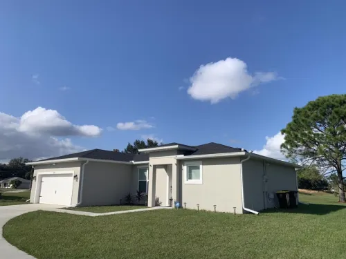 Brand New Spacious 3 Bedroom Home Hotels in Poinciana