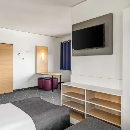 B&B HOTEL Hamburg-Altona Отели рядом с достопримечательностью «Театр "Алле"»
