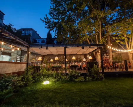 Hotel Twenties Tbilisi - Stay & Dine トビリシのホテル