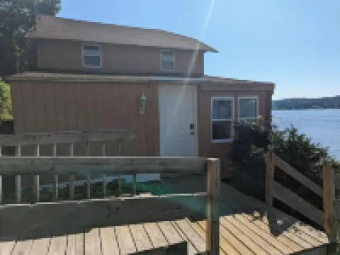 Luxury 2Br Lakefront w/ Dock & Kayaks