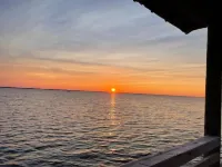 DuckUtopia-Pool/HotTub/Private Dock/0.3mi to Beach