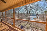 Cozy Beaver Lake Cabin w/ Waterfront View & Kayaks - 3-Star
