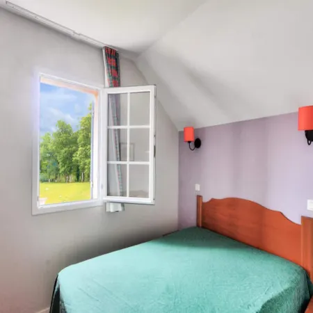 House in Monflanquin by the Lake & Pool