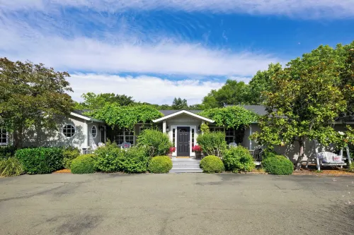 Glen Ellen Escape by Avantstay 5Br Retreat w/ Pool, Hot Tub, Hammocks & Vineyard Views