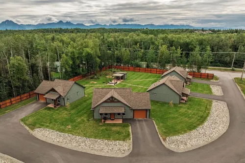 Stoneridge Place Cottage #2 - Vacation or Executive Retreat 2BR 2BA Garage!