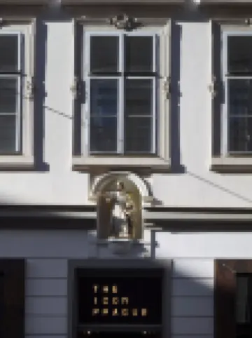 The Icon Hotel & Lounge