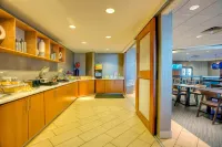 勞倫斯市中心萬豪SpringHill飯店 - 早餐