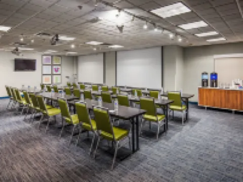 Holiday Inn Express & Suites DETROIT - FARMINGTON HILLS by IHG Hotels in Oakland County
