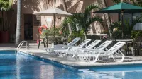 Holiday Inn CD. DEL CARMEN by IHG - Pools
