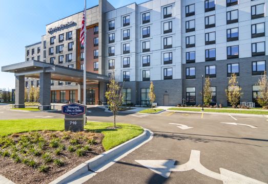 Hampton Inn & Suites Chicago Medical District UIC 객실 사진