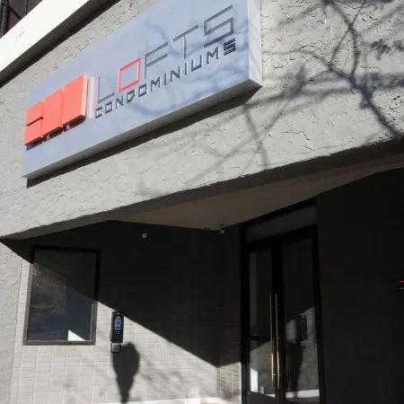 Newly Remodeled BOHO Condo - 1 Block to Mass Street!