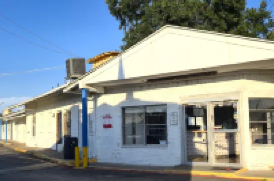 Cole Manor Motel By Oyo Love Field Market Center