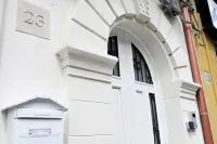 The Little White House (cozy little single house in the center)