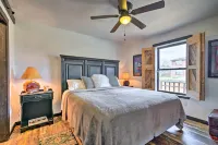 4 Mi to Dtwn: Rustic Fort Worth Apt - Condos