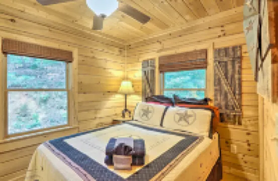 'Bigfoot's Hideout' in Blue Ridge w/ Hot Tub!