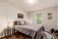 Oak Creek--Hot Tub-Fire Pit-Creekside Exploration Area, Secluded