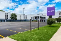 Spark by Hilton Des Plaines Chicago O'Hare - parking