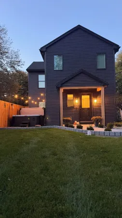 Charming 3-bedroom house in lovely Leola with Hot Tub